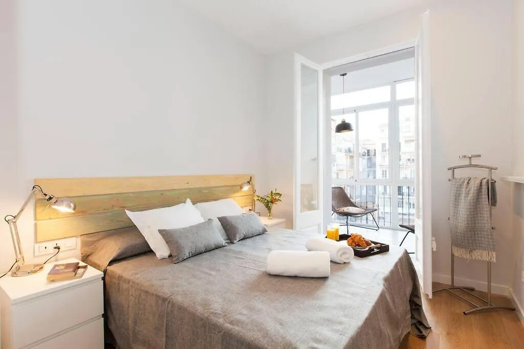 Gorgeous 4Bed 4Bath Close To City Center Barcelona 0*,